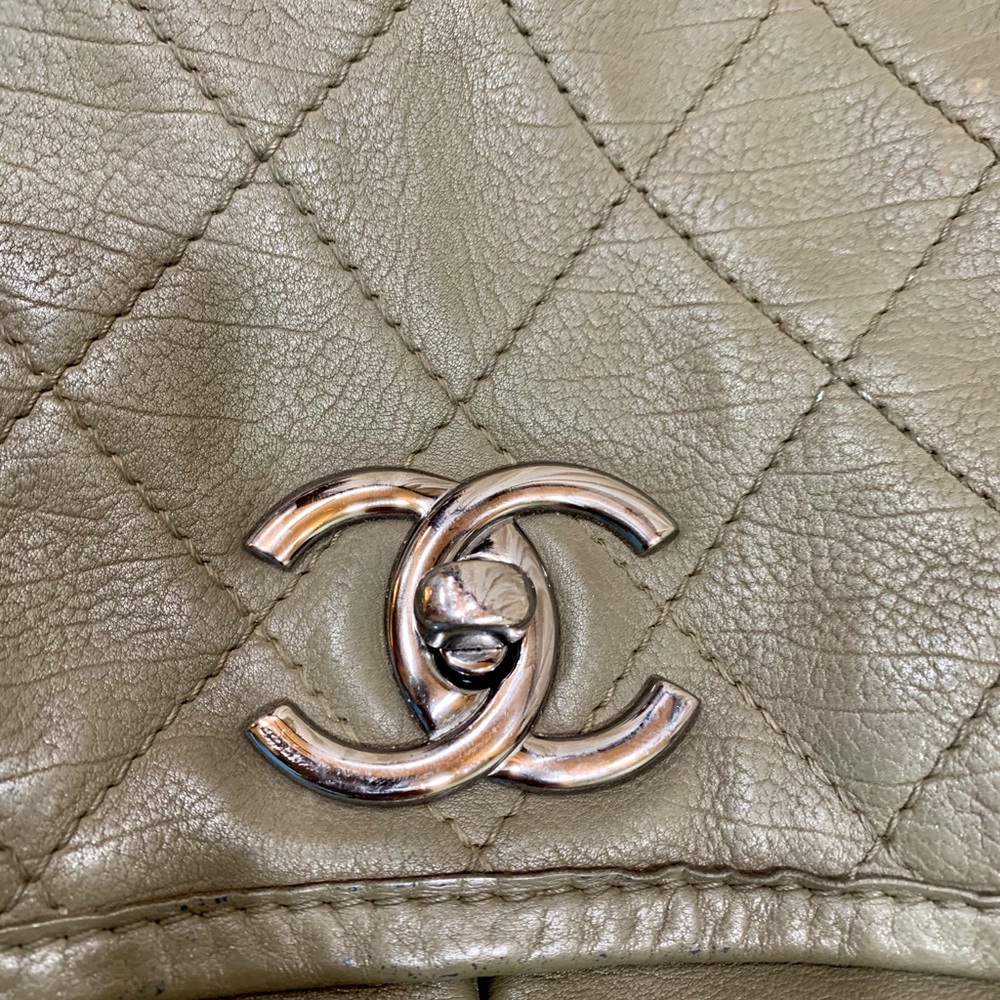 ❌SOLD❌💯Authentic Chanel XL Flap Bag - Picture 3 of 15